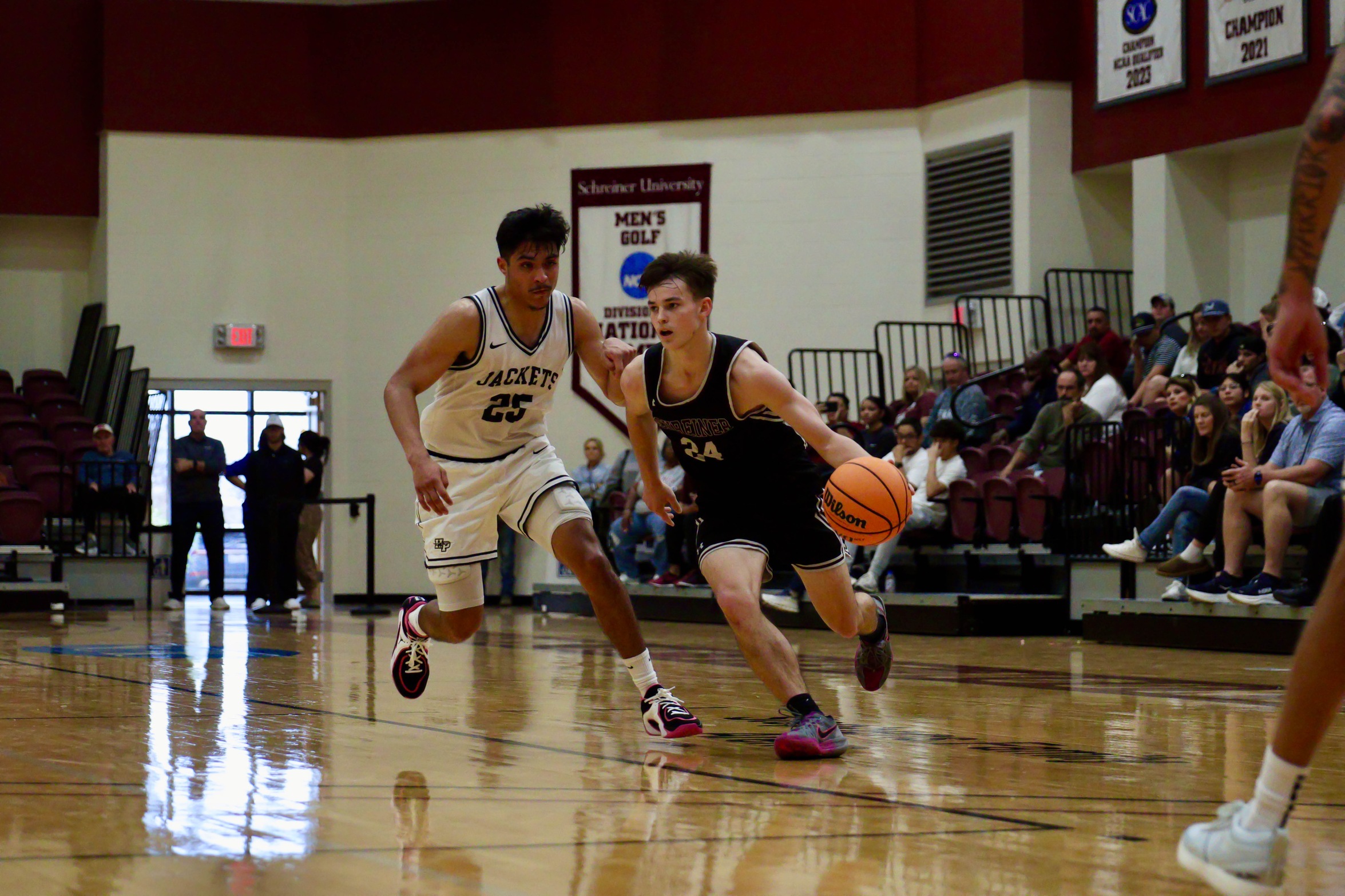Men's Basketball Falls in Two Tough Conference Road Contests